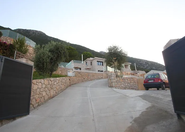 Stone Crafted Luxury Villas * Nikiana